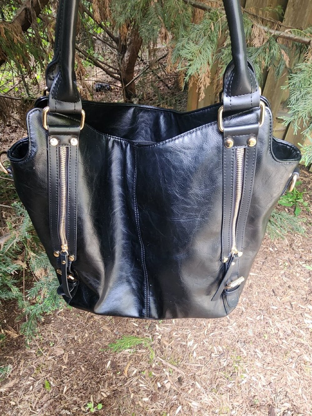 EUC Women's XL Black soft leather shoulder purse with tons of pockets